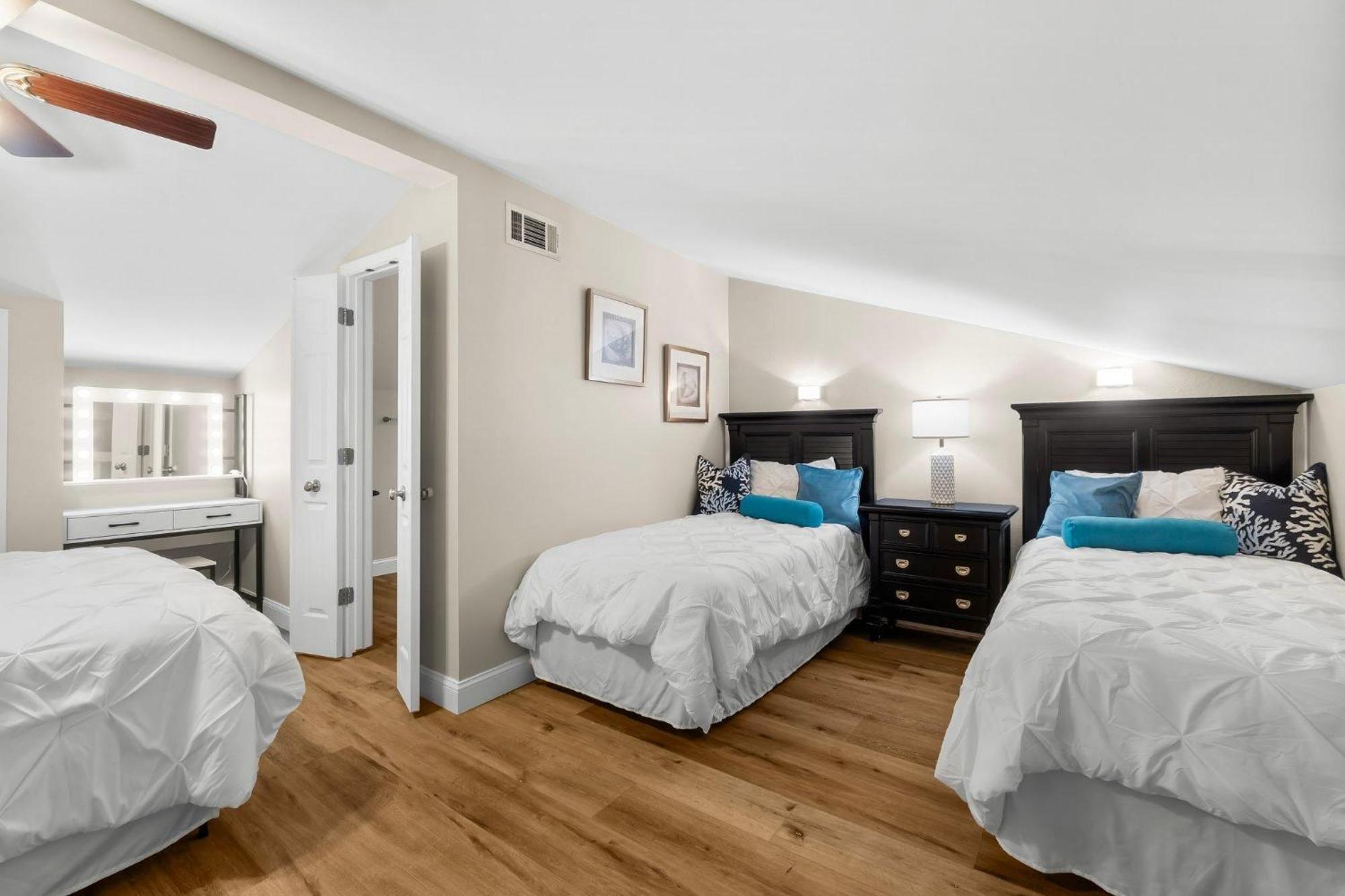 Seacove 7E 2 Bedroom Condo دستين المظهر الخارجي الصورة